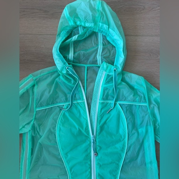 RARE Lululemon women’s translucent lightweight jacket lime/neon green size 6/8 - Picture 3 of 9